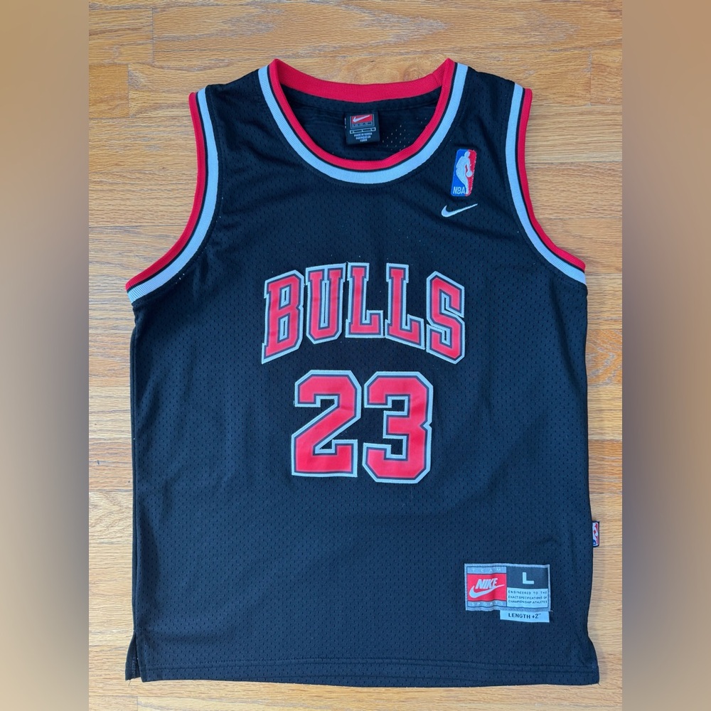Nike Youth Large Michael Jordan #23 Bulls Jersey in Black and Red